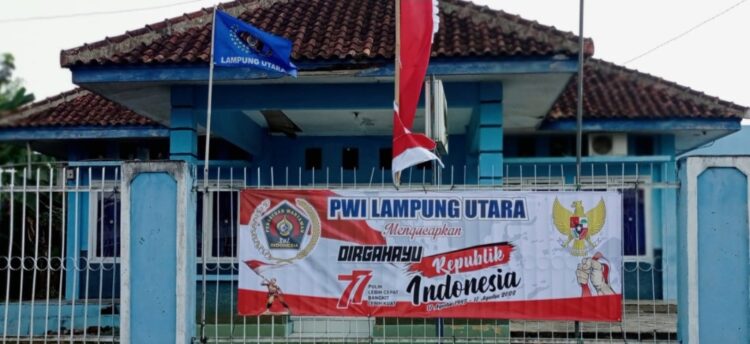 Meriahkan HUT RI Ke 77, Anggota PWI Lampura Akan Manjatin Pohon Pinang