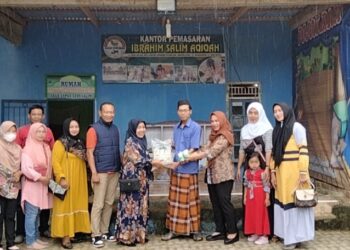 HUT RI Ke 77, IKWI Lampura Gelar Bakti Sosial di Ponpes