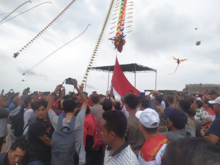 Disparbud Lamsel gelar Fistival Layang-Layang