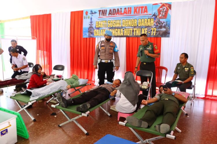Puluhan Personel Polres Pringsewu Ikuti Aksi Donor Darah HUT TNI Ke-77