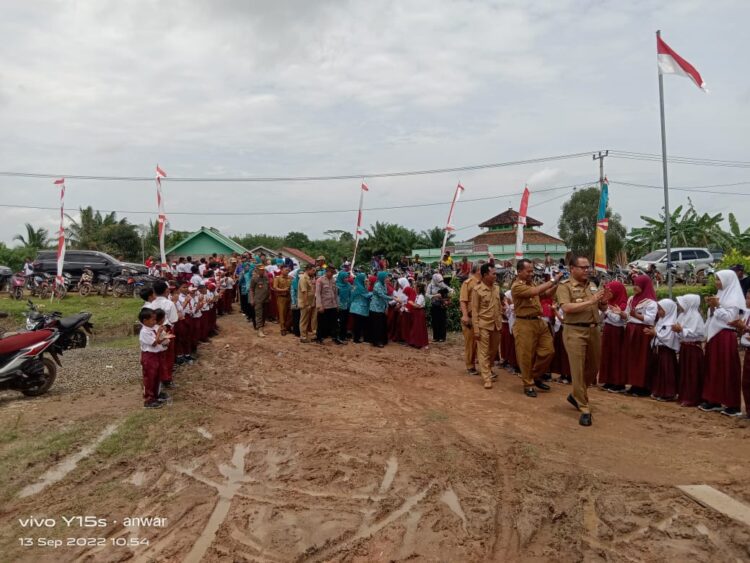 Rasa Haru Sulpakar Disambut Anak SD, Dan Balai Desa Tirtalaga Yang Memprihatinkan