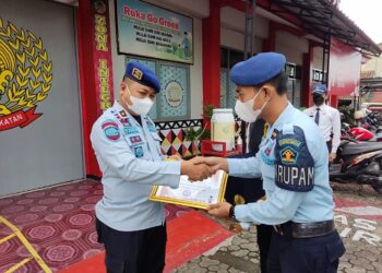 Regu Pengamanan IV Rutan Kotaagung Terima Penghargaan dari Karutan