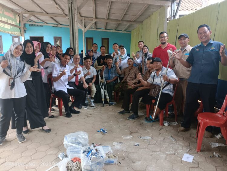 Dinsos Mesuji Salurkan Bantuan Kaki Palsu Dari PT PLN