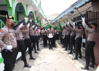 Polres Pringsewu Berikan Penghormatan Terakhir Untuk Bripda Ronald Syuhada