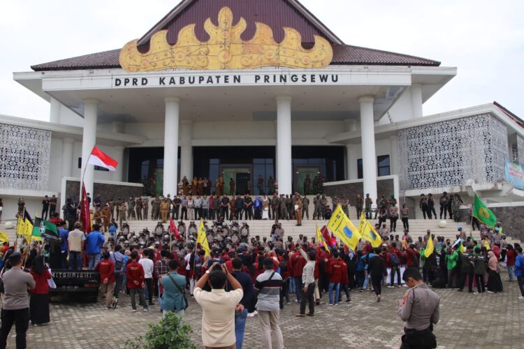 400 Personel Gabungan Amankan Demo Mahasiswa Menolak Kenaikan BBM Di Pringsewu