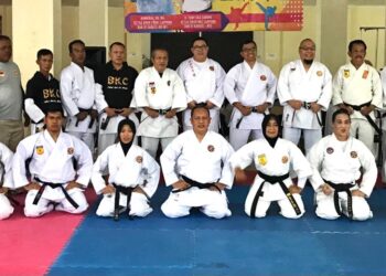 Tony Lepas Kontingen Atlet Karate BKC Lampung Mengikuti Kejurnas Karate Di Bandung