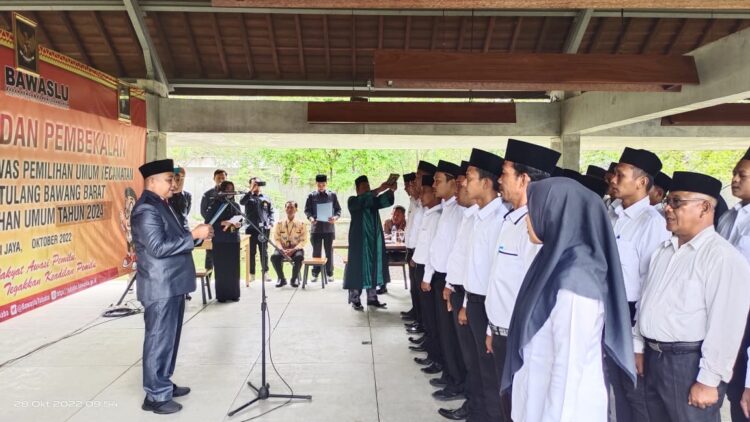27 Panwaslu Kecamatan se-Kabupaten Tubaba Dilantik