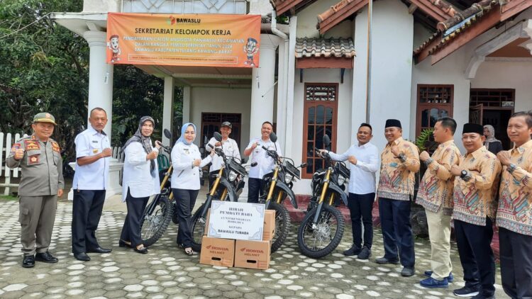 Bawaslu Tubaba Terima Hibah Kendaraan Roda Dua Dari Pemkab