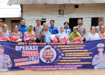 Wujud Peduli Sesama, Satlantas Polres Mesuji Dan PWI Bagikan Sembako Untuk Warga Tidak Mampu