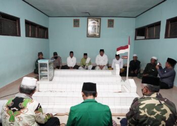 Peringati Hari Santri, Pemkab Pringsewu Ziarahi Makam KH.Ghalib & Istighosah