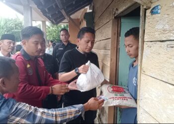 Ardian Saputra Bagikan 500 Paket Sembako Kepada Warga Lampura