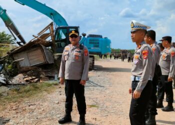 Cegah Banjir, Polres Dan Pemkab Mesuji Bahu-Membahu Bersihkan DAS