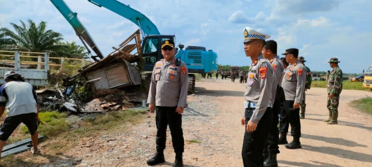 Cegah Banjir, Polres Dan Pemkab Mesuji Bahu-Membahu Bersihkan DAS