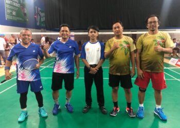 Pasangan Ganda Bulu Tangkis PWI Lampung Usia 40 Masuk Semi Final
