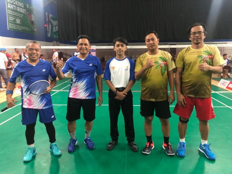 Pasangan Ganda Bulu Tangkis PWI Lampung Usia 40 Masuk Semi Final