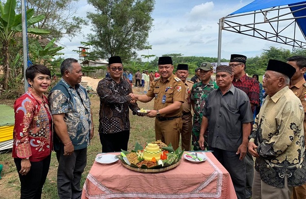 Peletakan Batu Pertama, Kantor Pemerintah Tiyuh Mekar Asri Dibangun Swadaya
