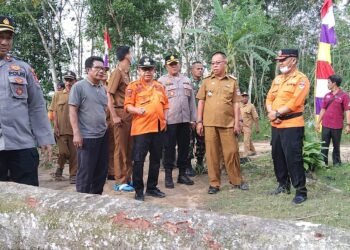 Tinjau Korban Puting-Beliung, Pj Bupati Dan Kapolres Himbau Warga Tingkatkan Kewaspadaan