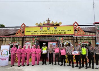 Beri Motivasi Anggota Polres Mesuji Saat Tugas, Ketua Bhayangkari Kunjungi 5 Posko Nataru