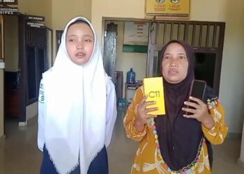 Korban Penjambretan Sumringah HP Kesayanganya Dikembalikan Polisi