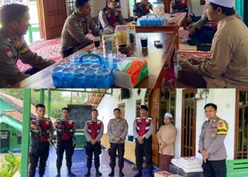 Patroli Dialogis di Ponpes, Polres Way Kanan Salurkan Paket Sembako