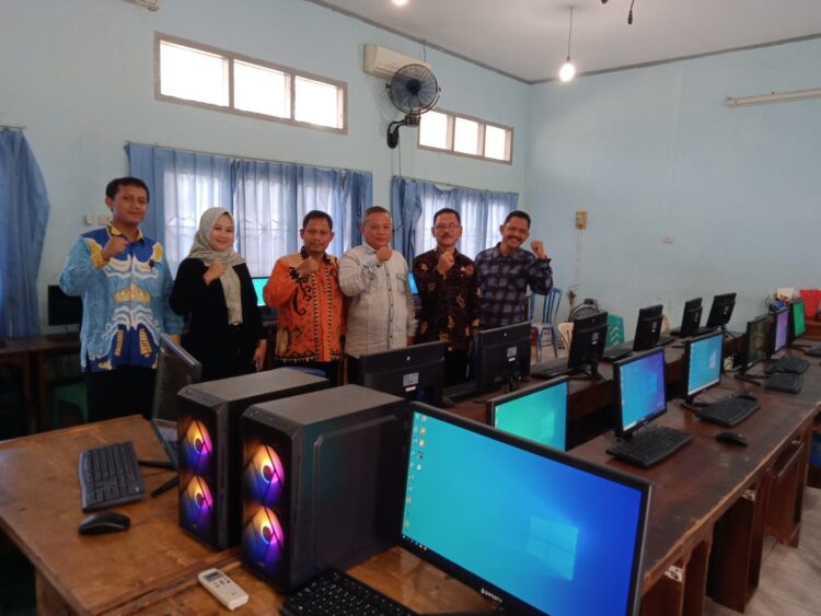 Maksimalkan KBM, 27 Unit Komputer Rakitan Siswa SMK N 2 Terbanggibesar Siap Digunakan