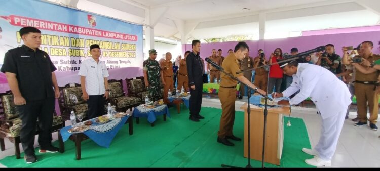 Dilantik Wabup Lampura, Yahya Pranoto Resmi Jabat Kepala Desa Subik