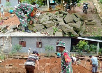 Babinsa Bahuga Laksanakan Komsos Bersama Masyarakat