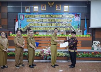 Pj.Bupati Pringsewu Lepas PNS Purnabakti & Serahkan STTP