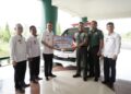 Pj.Bupati Pringsewu Serahkan Bantuan Ambulance Kepada Kodim 0424