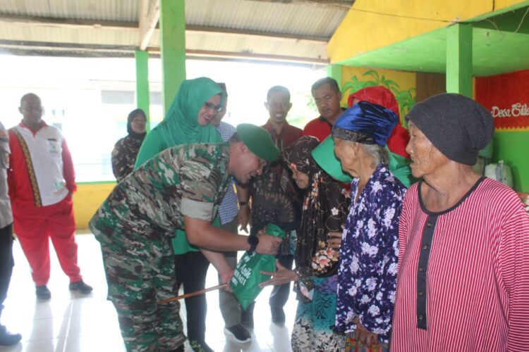Jumat Berbagi, Kodim 0421/Lamsel salurkan batuan untuk warga kurang mampu.