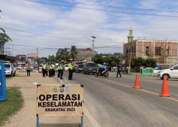 Operasi Keselamatan Di Tugu Gajah Pringsewu Diwarnai Pembagian Puluhan Helm dan Jaket