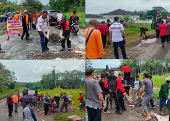Warga Tiyuh Panaragan Gotong-royong Perbaiki Jalan Provinsi Yang Rusak
