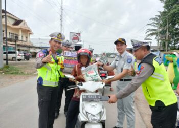 Gebyar Ops Keselamatan Krakatau 2023, Sat Lantas Polres Mesuji Bagikan Hadiah Kepada Pengendara Tertib