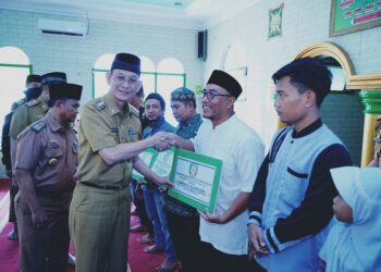 Penjabat Bupati Pringsewu Serahkan Bantuan Rumah Ibadah & Lembaga Keagamaan