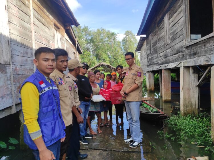 Respon Cepat, Dinsos Mesuji Salurkan Bantuan Korban Banjir di Talang Gunung