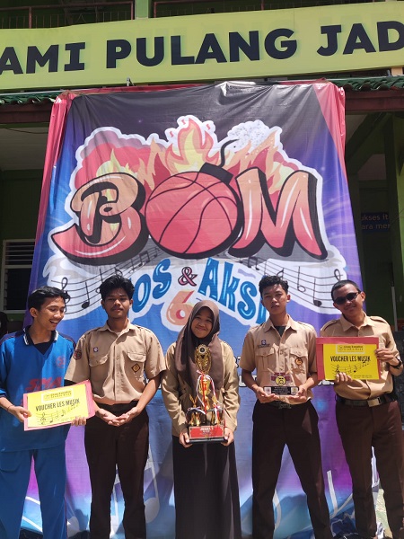 SMA Negeri 2 Pringsewu juara I Band dan The Best Drummer
