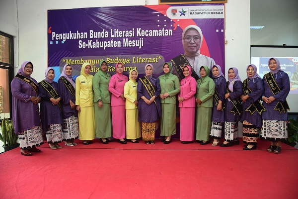 Kukuhkan Bunda Literasi Kecamatan se-Mesuji, Ini Pesan Pori Karlia Sulpakar
