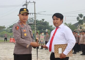 Berhasil Ungkap 11 Kasus Narkotika, Briptu Reza Setiaji Dapat Penghargaan Dari Kapolres Pringsewu