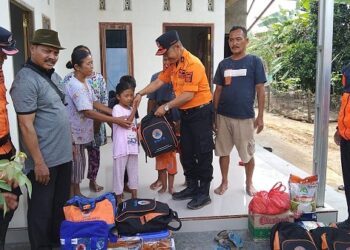 Bergerak Cepat, Pemkab Mesuji Tinjau dan Salurkan Bantuan Bagi Korban Banjir di Way Serdang