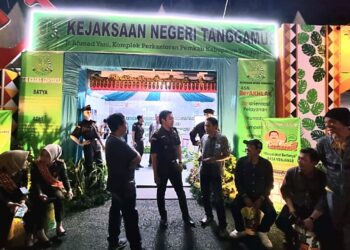 Masyarakat Antre Manfaatkan Kehadiran Tim OM JAK Kejari Tanggamus