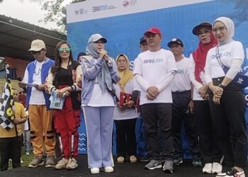 Bupati dan Wabup Tanggamus Lepas Peserta Jalan Sehat Bersama BUMN