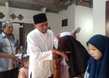 Ramadhan, Kepala Desa Mekar Sari Santuni 20 Anak Yatim dan 88 Lansia