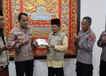 Polres Way Kanan Serahkan Zakat Fitrah Ke Baznas Way Kanan
