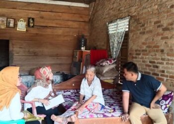 Wujud Peduli Sesama, Pemkab Mesuji Berangkatkan Saini ke Palembang