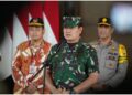 Panglima TNI Sambut WNI Yang Dievakuasi Dari Sudan