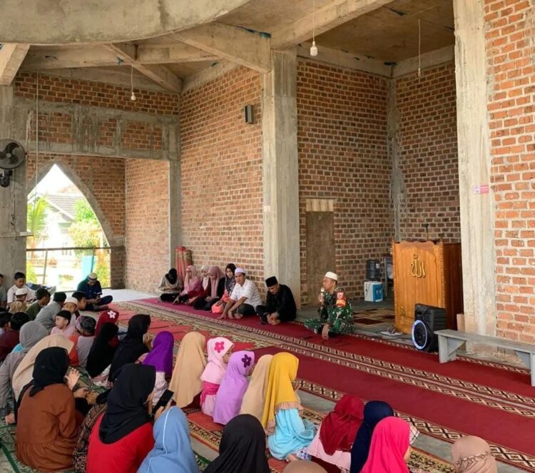 Dipesantren Kilat, Babinsa Koramil 06/ Natar-21 bekali wawasan kebangsan.