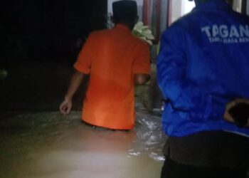 Wujud Kepedulian Tinggi, Sulpakar Turunkan Team BPBD Evakuasi Korban Banjir