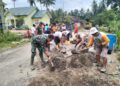 Pasang Gorong Gorong dan Cor Jalan, Babinsa 0421 Dukung pembangunan Desa.