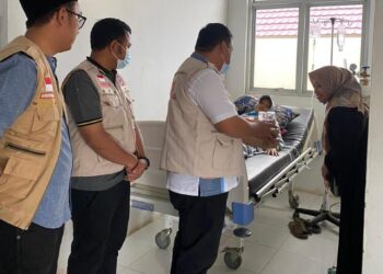 Berkah Ramadhan, IDI Mesuji Bagikan Takjil Untuk Keluarga Pasien Di RSUD RBC