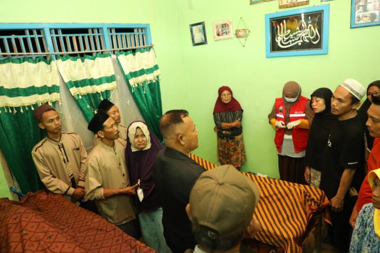 Nanang Sambangi warga meninggal akibat jembatan putus.